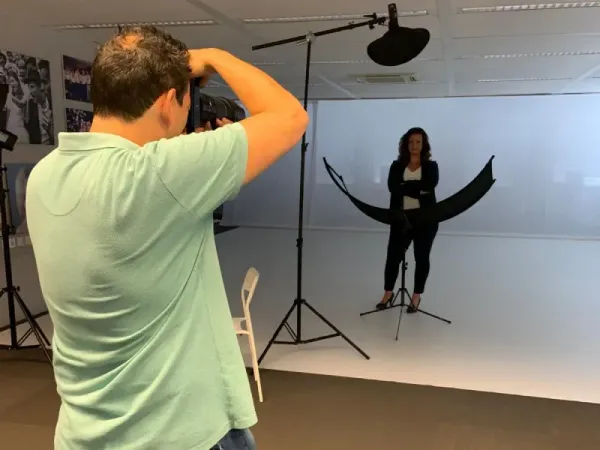Stefan Segers aan het werk tijdens een fotoshoot