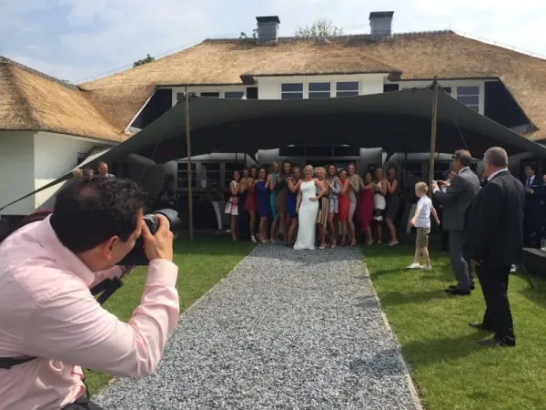 Stefan Segers aan het werk tijdens een fotoshoot