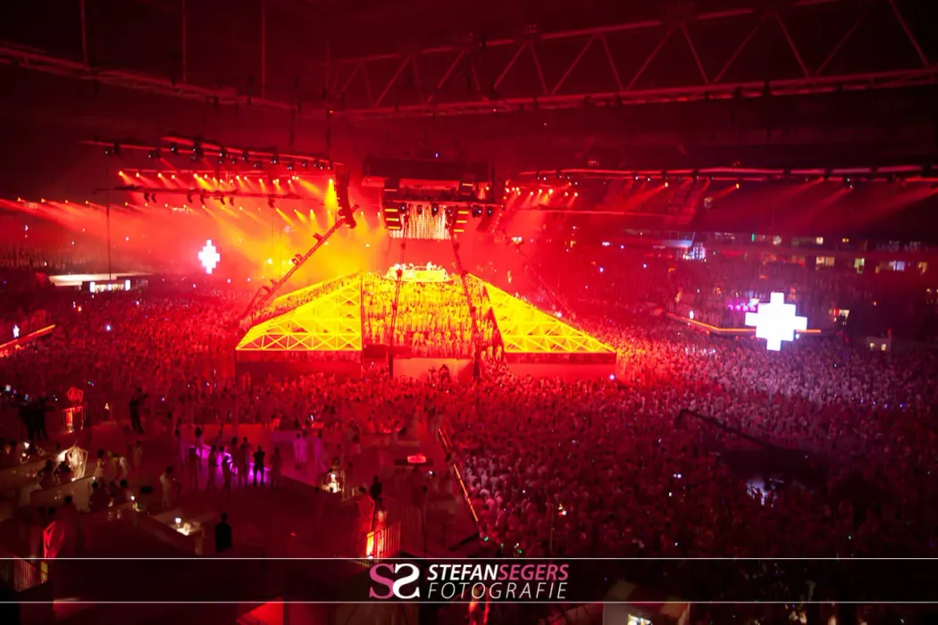 Cover for Sensation 2010 party fotografie