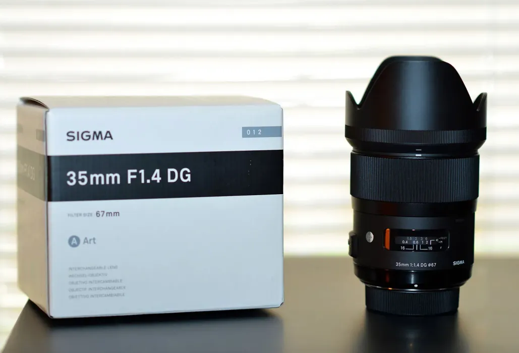 Cover for review: Sigma 35mm F1.4 DG HSM
