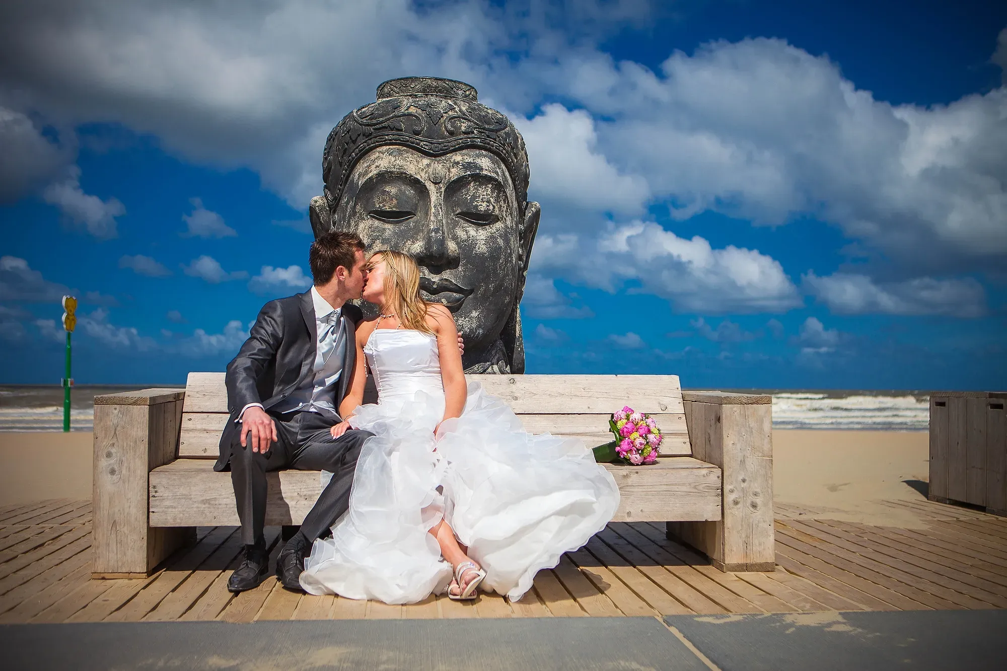 trouwfotografie bruidspaar aan het strand